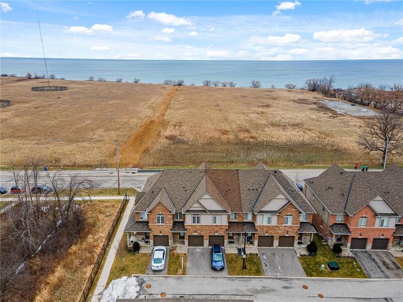 DESIRABLE 2-STRY TWN IN SOUGHT AFTER GRIMSBY ON-THE-LAKE